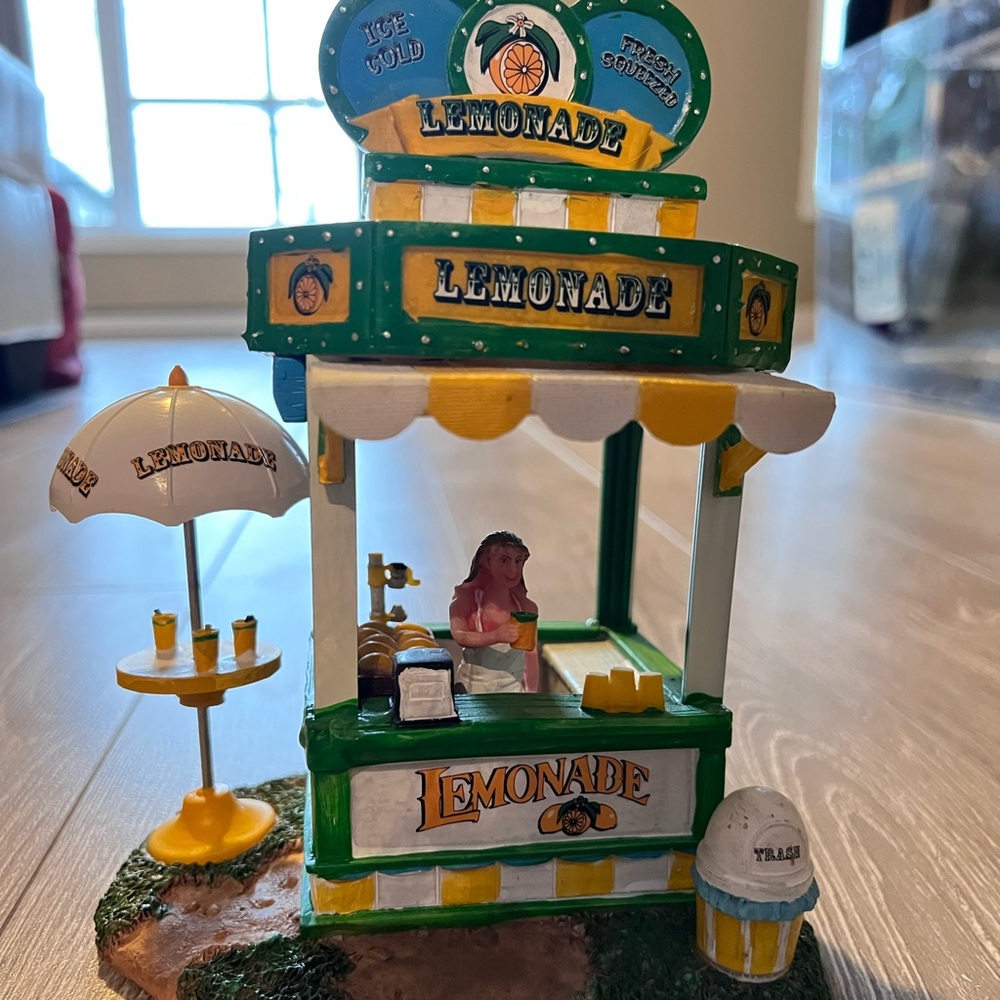 RARE Lemax Carnival 🎡 Lemonade stand 🍋